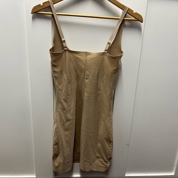 ⬇️$60 Body hush shapwear slip size M - Picture 5 of 5